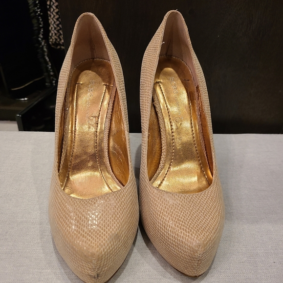 BCBG NUDE and GOLD ROUNDED CLOSED TOE HEELS - Picture 1 of 7
